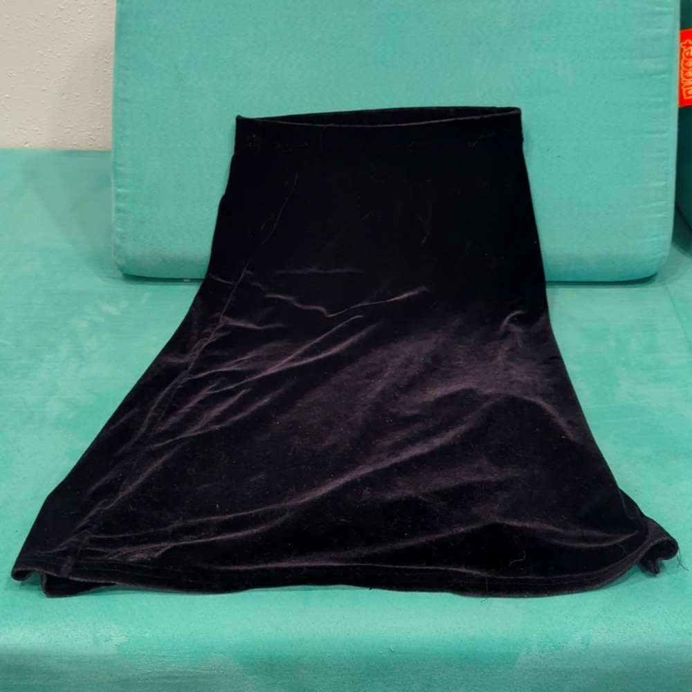 Gorgeous velvety black skirt size 6/6x